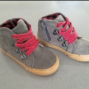 Toddler boys 7c Cherokee zip up boot